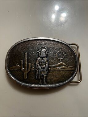 Vintage 1975 !! Southwestern Bronze-Toned Belt Buckle.
Stamped the Arizona bank